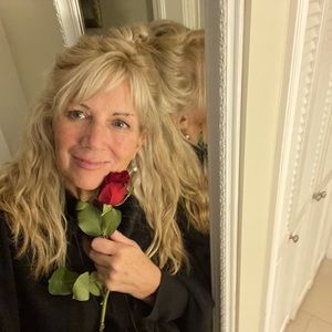 Meet your Posher, Lorie